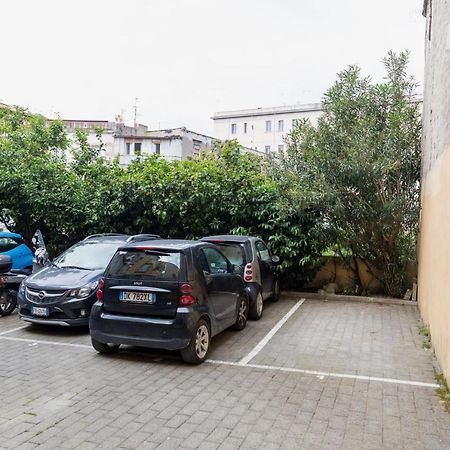 Exclusive Parking Flat X 4 Near Metro 1 Salvator Rosa Lägenhet Neapel Exteriör bild
